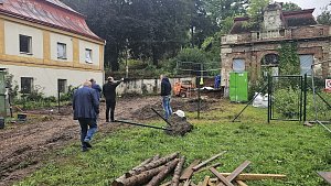 Město Náchod zahájilo stavbu úpravny vody, která bude umístěna v přístavbě lázeňské budovy čp. 92 IDA v areálu Velkých lázní v Bělovsi.
