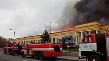 Požár v Polici nad Metují, škoda přesáhne 100 milionů.