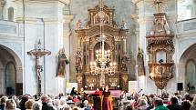 V božanovském kostele sv. Máří Magdalény odstartoval letní hudební festival klasické hudby Za poklady Broumovska. Foto: Jakub Šleis