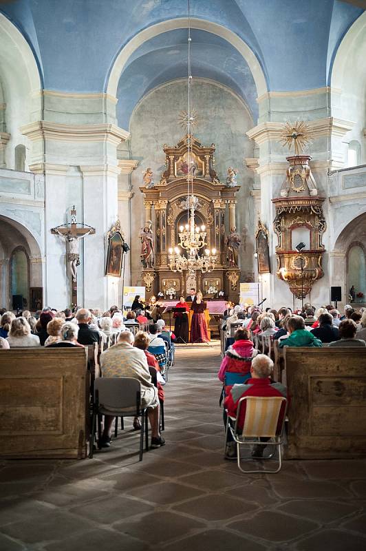 V božanovském kostele sv. Máří Magdalény odstartoval letní hudební festival klasické hudby Za poklady Broumovska. Foto: Jakub Šleis