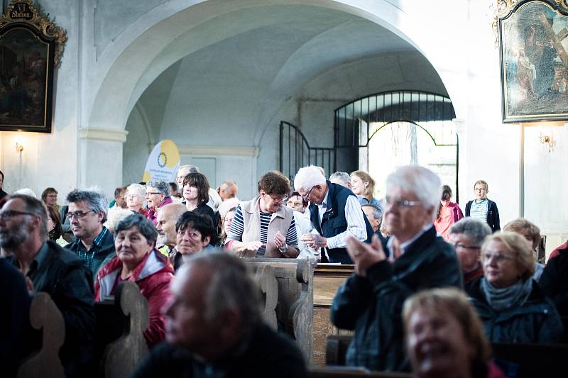 V božanovském kostele sv. Máří Magdalény odstartoval letní hudební festival klasické hudby Za poklady Broumovska. Foto: Jakub Šleis