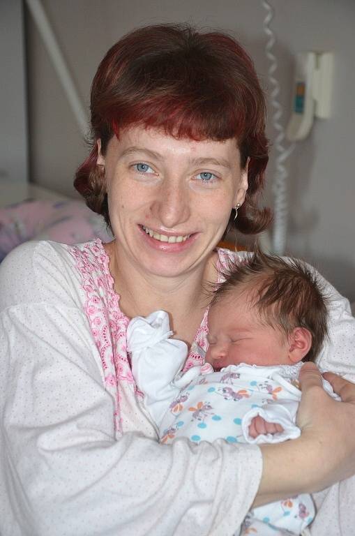 ANNA JIRÁKOVÁ se narodila 26. března 2014 v 01:18 hodin s váhou 2980 gramů a délkou 49 centimetrů. S rodiči Marií a Pavlem a s bráškou Míšou (20 měsíců) bydlí v Červeném Kostelci.