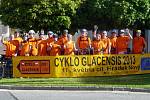 CYKLISTÉ, kteří včera odstartovali na Cyklo Glacensis z Nového Města nad Metují. 