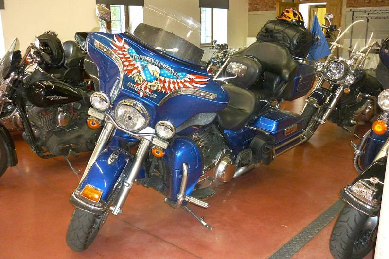 Majitelé motocyklových legend Harley Davidson si dali dostaveníčko v teplickém penzionu Metuje. 