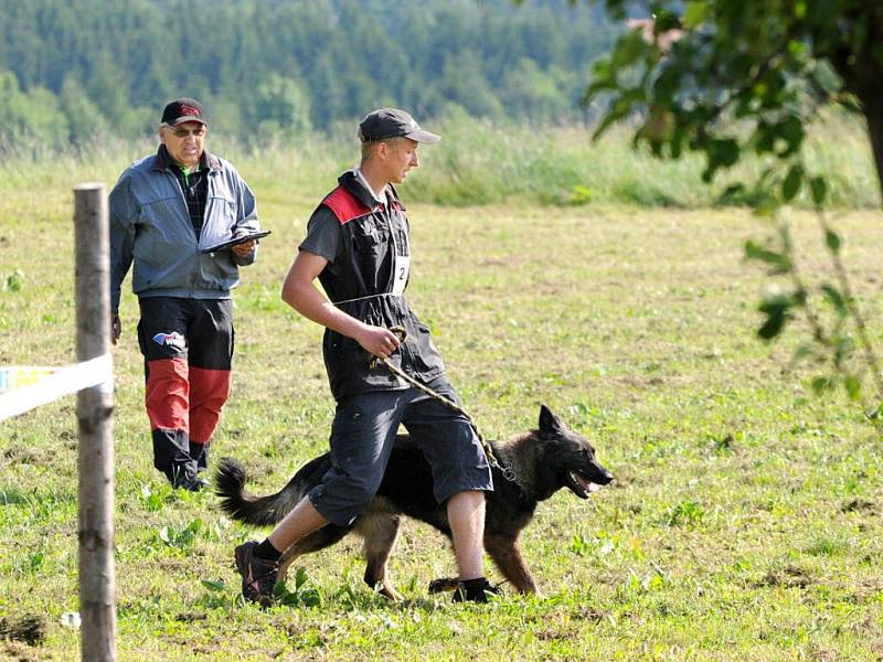 MEZINÁRODNÍ OBRANÁŘSKÝ ZÁVOD prověřil souhru psovodů a jejich psích mazlíčků.