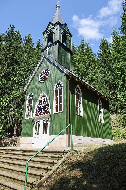 Kaple Panny Marie Růžencové v Ticháčkově lese, Suchý Důl.