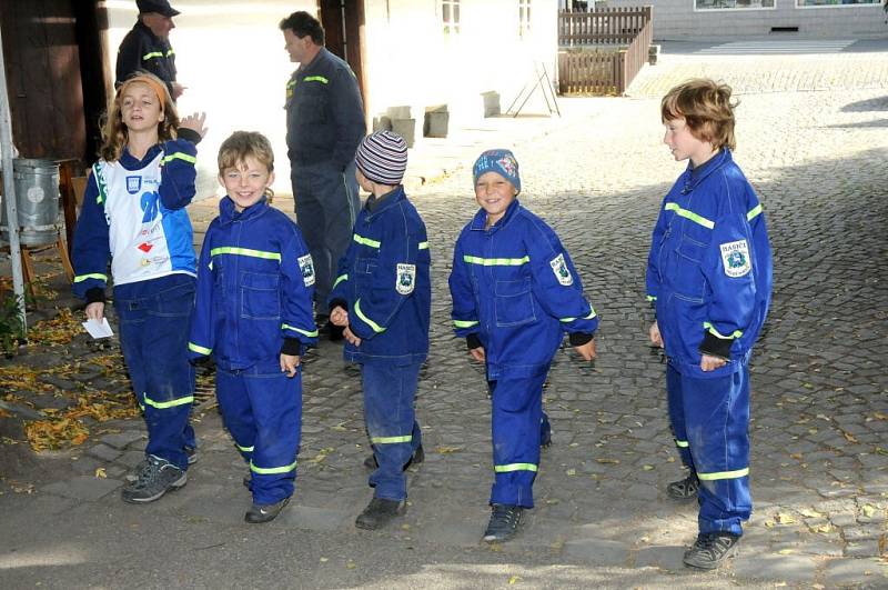 Třináctý ročník oblíbené soutěže mladých hasičů si nenechalo uniknout sedmadvacet pětičlenných hlídek z celého regionu. 