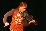 Houslista Pavel Šporcl  v divadle mimo jiné bravurně zahrál Bacha či Paganiniho. 