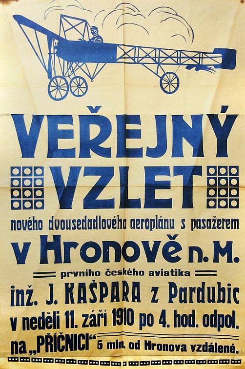 K trojitému výročí uspořádal v Čapkově sále hronovský Aeroklub výstavu pod názvem „O létání U nás“, která mapuje činnost klubu od založení až po současnost. 