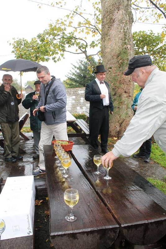 Zarážením hory symbolicky zavřeli ve vinařské obci Litoboř vinici