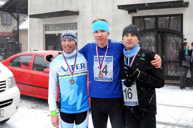 VÍTĚZNÁ TROJICE. Zleva třetí František Vagenknecht, vítěz Pavel Brýdl a stříbrný Piotr Holly. 
