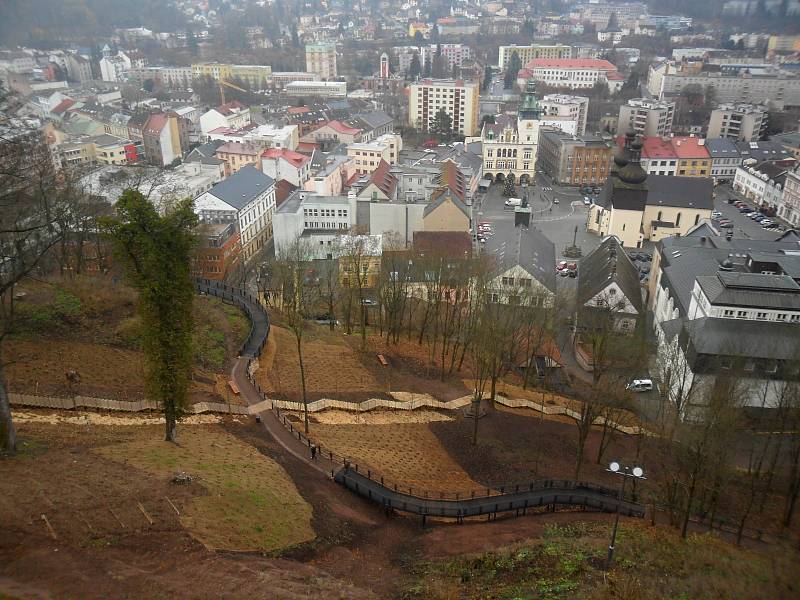 Slavnostní otevření obnoveného zámeckého kopce v Náchodě.
