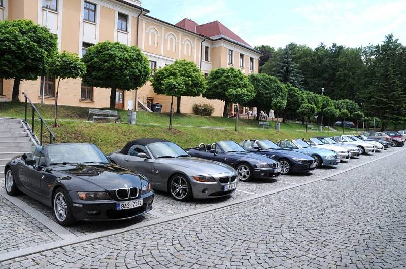  Po osmé se sjeli majitelé sportovních kabrioletů BMW Z3 na celorepublikové klubové setkání zvané „Broumovský výběžek“. 