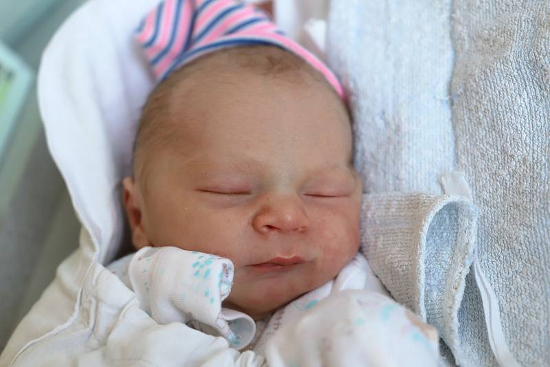 Matěj Schejbal z Broumova je na světe! Narodil se 16. října 2018 v 19,35 hodin a jeho míry byly 3300 gramů a 50 centimetrů. Z prvního děťátka se radují rodiče Libuše Simonová a Marcel Schejbal.