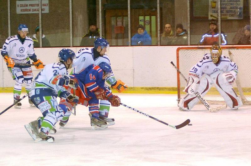 Hokejové utkání Hronov - Náchod 8:3.