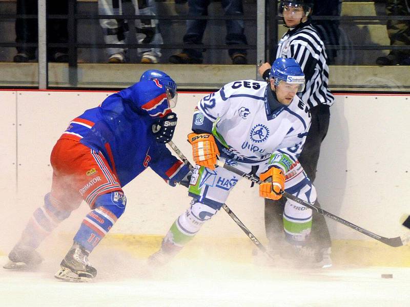 Hokejové utkání Hronov - Náchod 8:3.