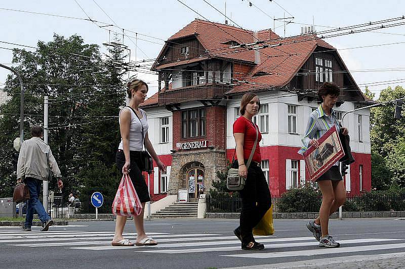 Vila Anička v Hradci Králové je stále kulturní památkou. Ministr kultury totiž zamítl rozklad, který koncem února podal majitel objektu – Generali pojišťovna proti v pořadí již druhém rozhodnutí o tom, že se budova stane chráněnou.