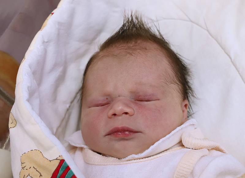 LAURA MUDROCHOVÁ je z Nahořan. Holčička se narodila 31. října 2017 v 9,40 hodin. Její míry byly 3660 gramů a 49 centimetrů. Laurinka je prvním děťátkem Veroniky a Ronalda Mudrochových.