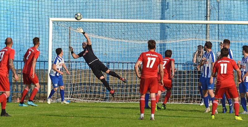 Náchod ve středečním duelu porazil Trutnov 4:2.