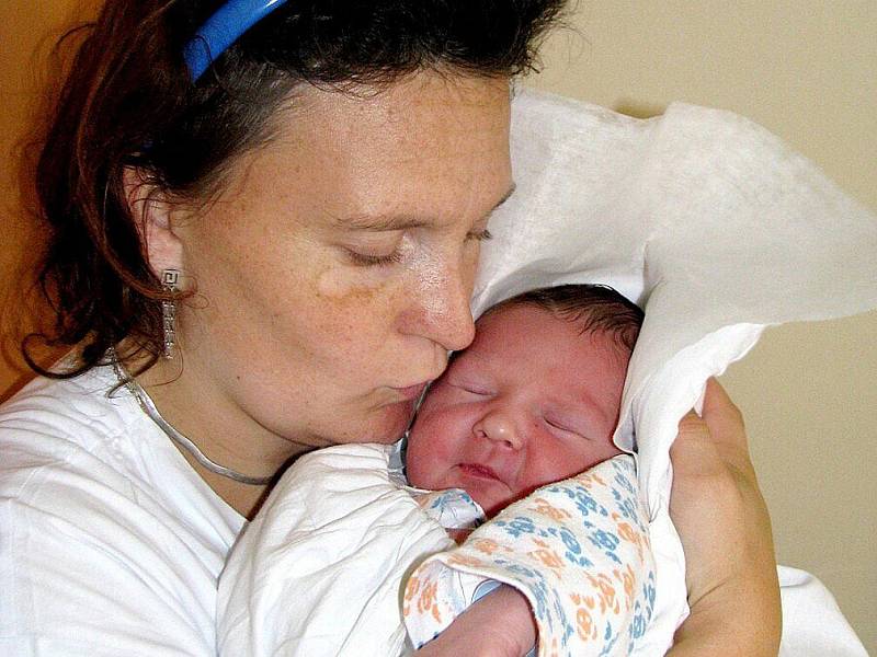 JAN ŠIMŮNEK přišel na svět 6. září 2010 v 5:57 hodin s délkou 51 cm a váhou 4,1 kg. S rodiči Lucií a Lubošem má domov na Lipí.