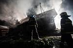 Sedm jednotek hasičů zasahovalo od pondělí 29. prosince večer u rozsáhlého požáru rekreační chalupy v Novém Hrádku.