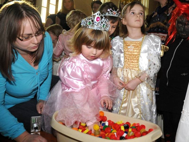 Karneval v Červeném Kostelci.