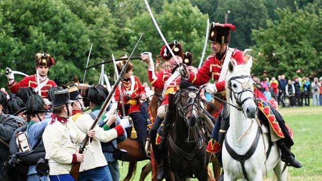  Bitevní ukázku připomínající krvavé události prusko-rakouské války roku 1866, která tehdy silně poznamenala region Náchodska a Hradecka a nesmazatelně se zapsala do zdejších dějin, si v sobotu připomněli ve Vysokově.