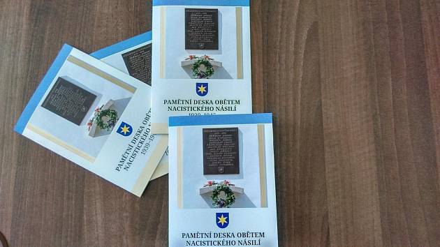 Vyšla brožura věnovaná pamětní desce obětem nacistického násilí.