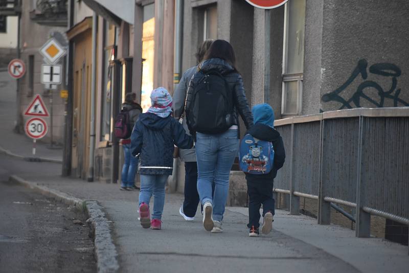 V pondělí ráno se předškoláci v Královéhradeckém kraji mohli začít vracet do mateřských škol.