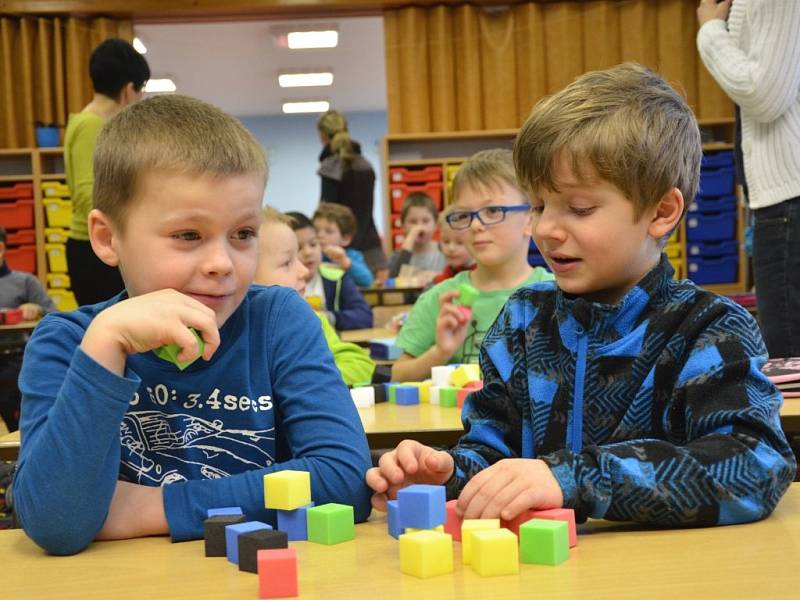 Den otevřených dveří v prvních třídách Základní školy Komenského v Náchodě.