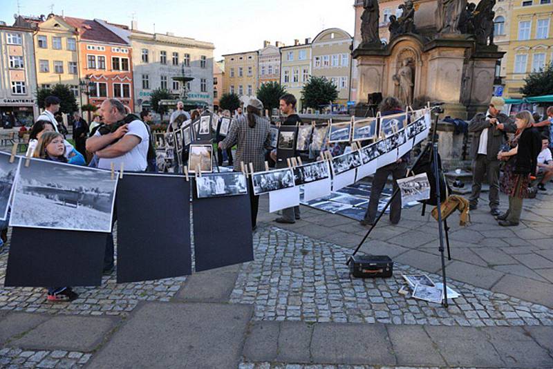 Sv. Václav  přijel na koni na broumovské náměstí. 