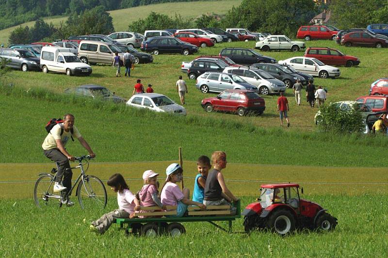 16. ročník modelářské air show rádiem řízených modelů letadel. 