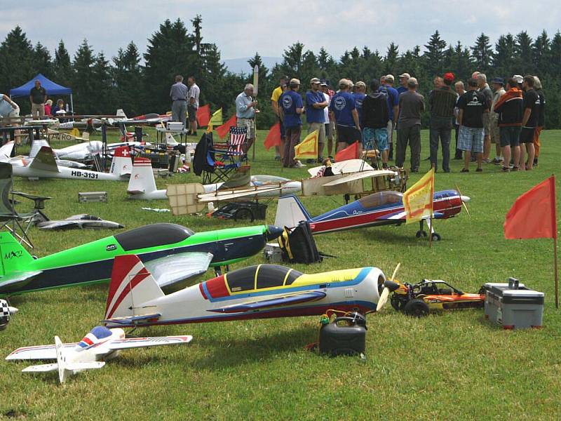 16. ročník modelářské air show rádiem řízených modelů letadel. 