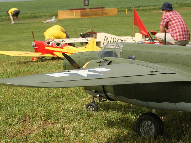 16. ročník modelářské air show rádiem řízených modelů letadel. 