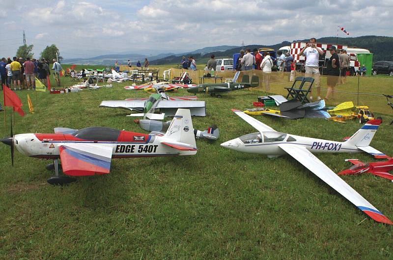 16. ročník modelářské air show rádiem řízených modelů letadel. 