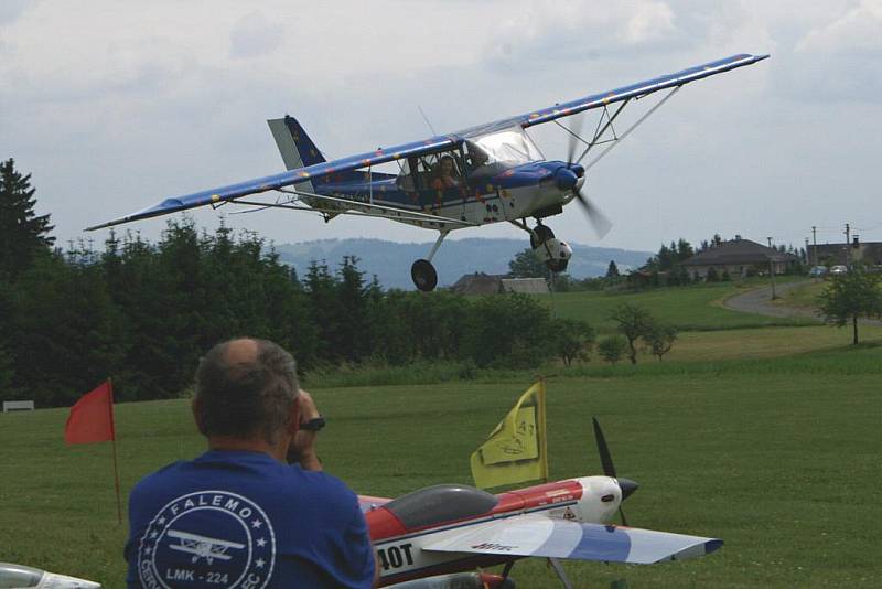 16. ročník modelářské air show rádiem řízených modelů letadel. 