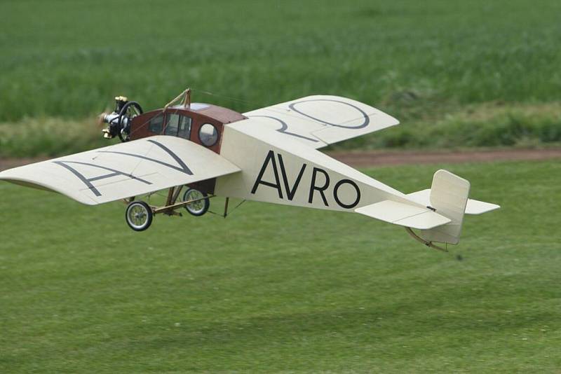 16. ročník modelářské air show rádiem řízených modelů letadel. 