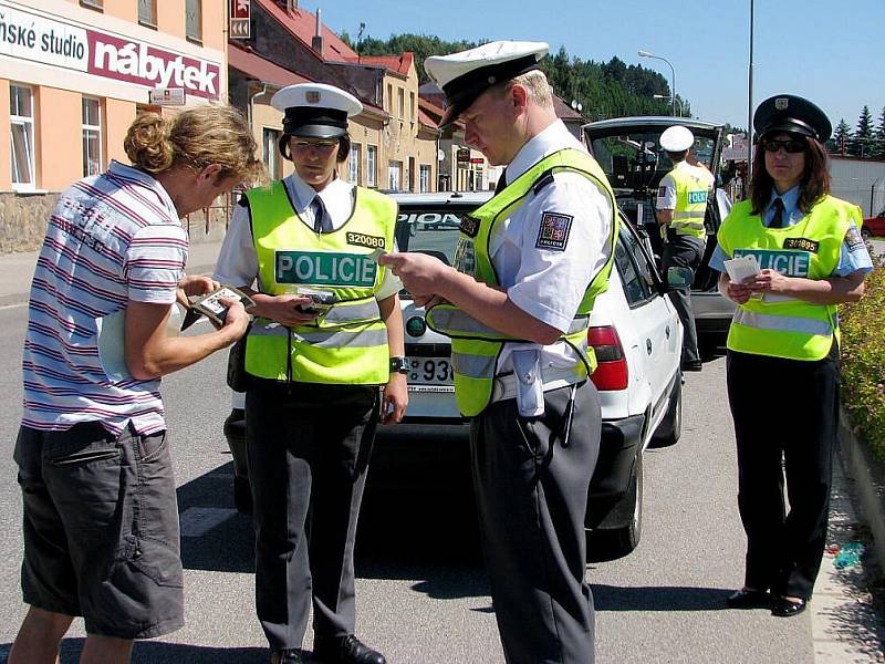 Kontrola dokladů byla jednou z činností, kterou policisté v rámci akce vykonávali. 