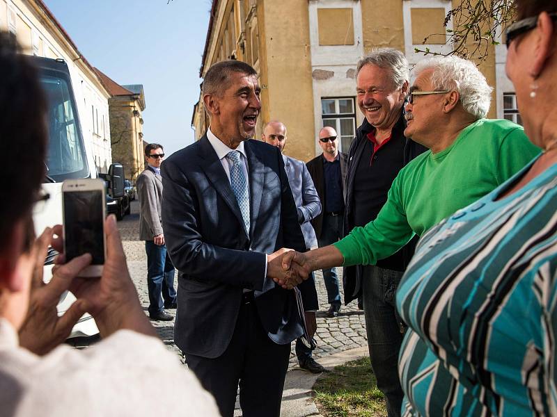 Vláda na návštěvě v Královéhradeckém kraji. Adrej Babiš a vláda zavítali do Josefova.