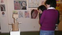 Ochoz zámecké jízdárny Galerie výtvarného umění v Náchodě patřil do 12. února dílům dětí, mládeže i dospělých, kteří se přihlásili do výtvarné soutěže Naše Galerie. 