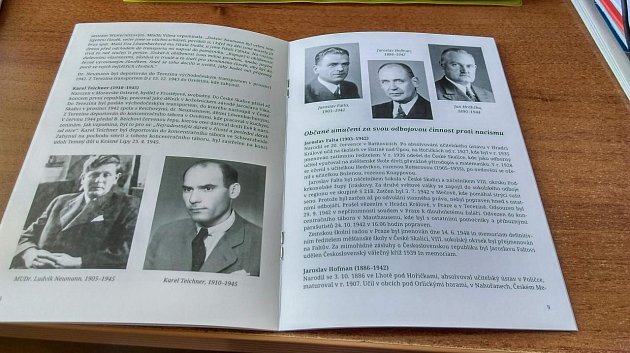 Vyšla brožura věnovaná pamětní desce obětem nacistického násilí.