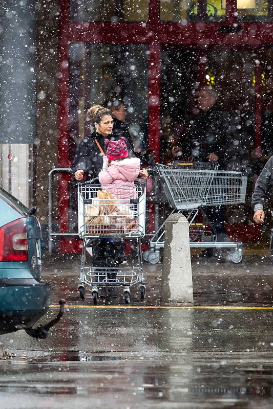 Nakupování v supermarketu.