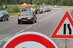 Poklepali základní kámen stavby nové silnice přes hřeben Broumovských stěn v lokalitě zvané Pasa mezi Broumovem a Policí nad Metují.