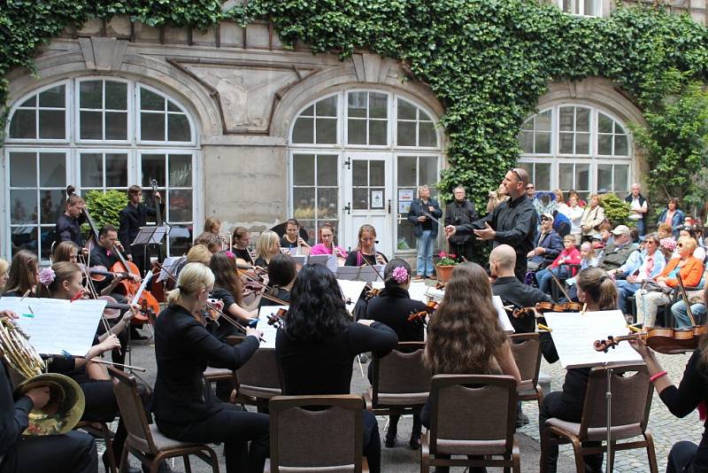  Novoměstská filharmonie hrála dětem melodie ze známých filmů.