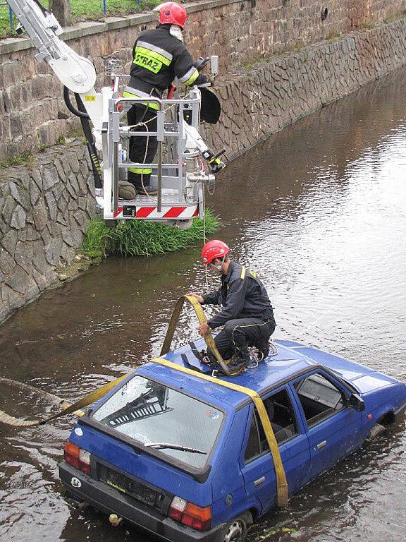 „Stěnava 2011 – povodeň Broumovsko“ bylo cvičení, kterého se zúčastnily téměř dvě stovky českých a polských hasičů. 