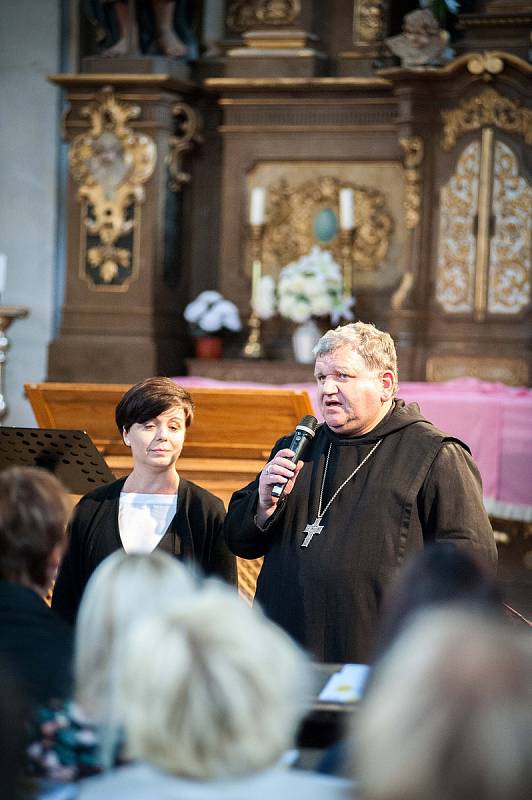 V božanovském kostele sv. Máří Magdalény odstartoval letní hudební festival klasické hudby Za poklady Broumovska. Foto: Jakub Šleis