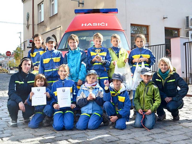 Třináctý ročník oblíbené soutěže mladých hasičů si nenechalo uniknout sedmadvacet pětičlenných hlídek z celého regionu. 