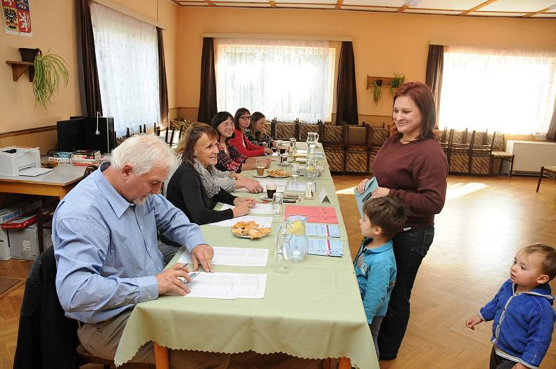 Volby v Červeném Kostelci.