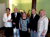 PŘI DNI OBČANŮ MĚSTA Česká Skalice byli oceněni (zleva) Věra Vlčková, Rudolf Rousek, Miloslava Smetanová, Vladimír Ježek a Květa Ležovičová. 