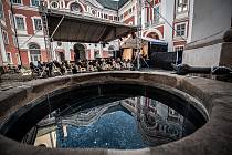 Na nádvoří benediktinského kláštera včera odstartoval již 17. ročník festivalu divadelních představení Malé letní divadlení.
